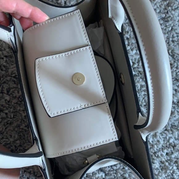 Valentino gorgeous  leather tote.. Made in 🇮🇹 - Picture 5 of 12